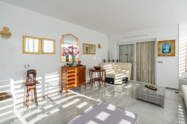 4 Zimmer Villa zu verkaufen in San Isidro de Abona, Granadilla de Abona mit Pool Garage - 630.000 € (Ref: 9759067)