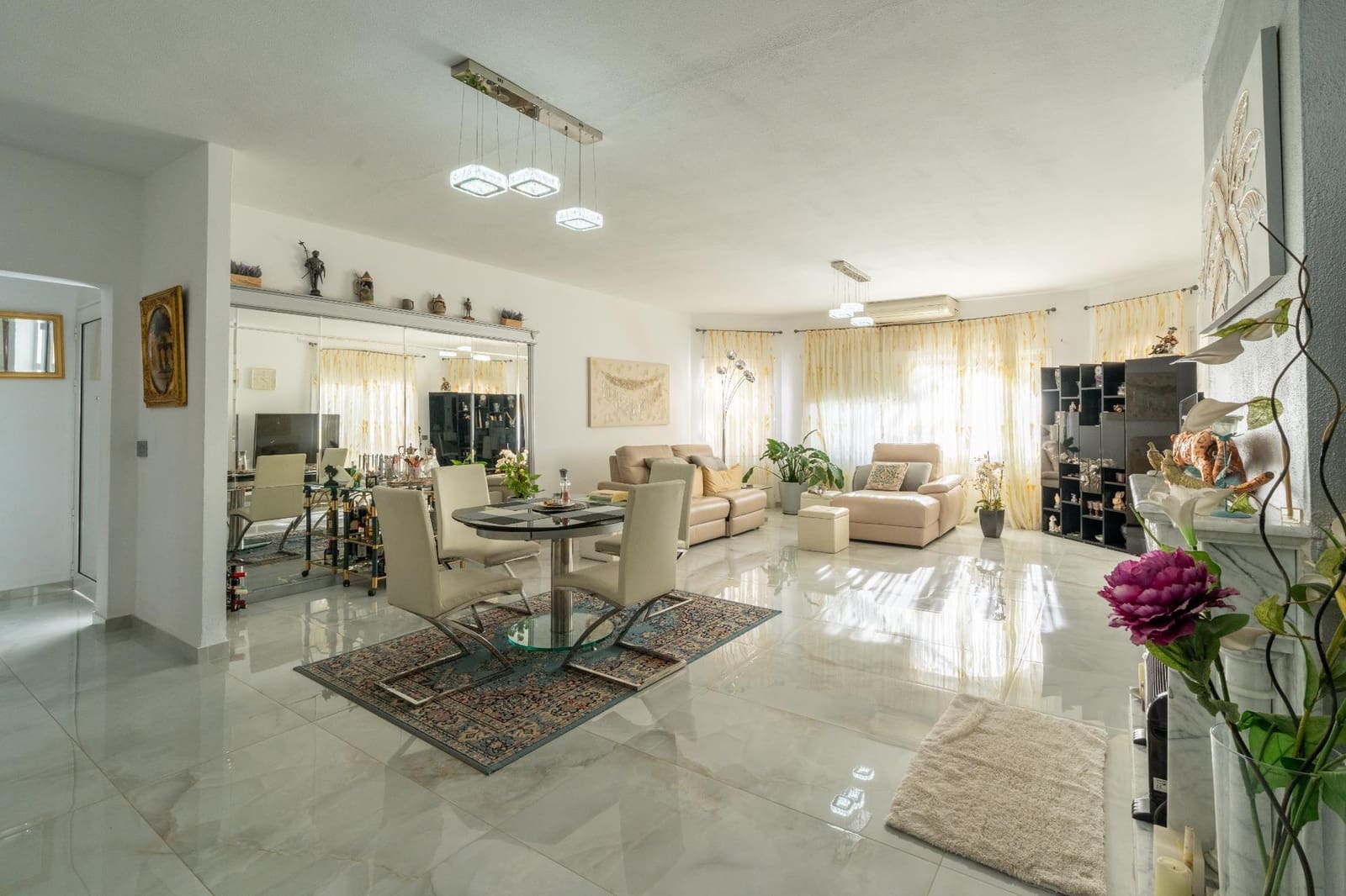 4 bedroom Villa for sale in San Isidro de Abona with pool garage - € 630,000 (Ref: 9759067)