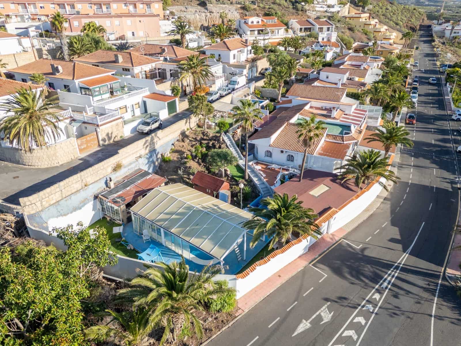 4 bedroom Villa for sale in San Isidro de Abona with pool garage - € 630,000 (Ref: 9759067)