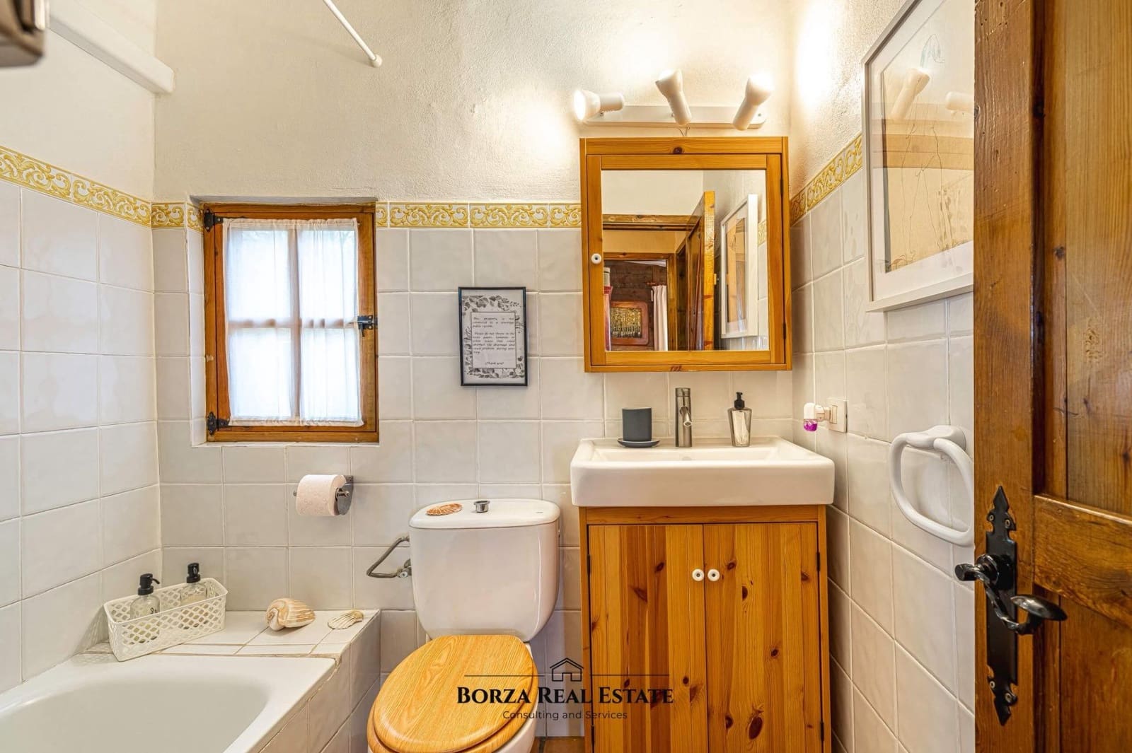 Casa de Madera de 2 habitaciones en San Isidro de Abona en alquiler - 1.500 € (Ref: 9806556)