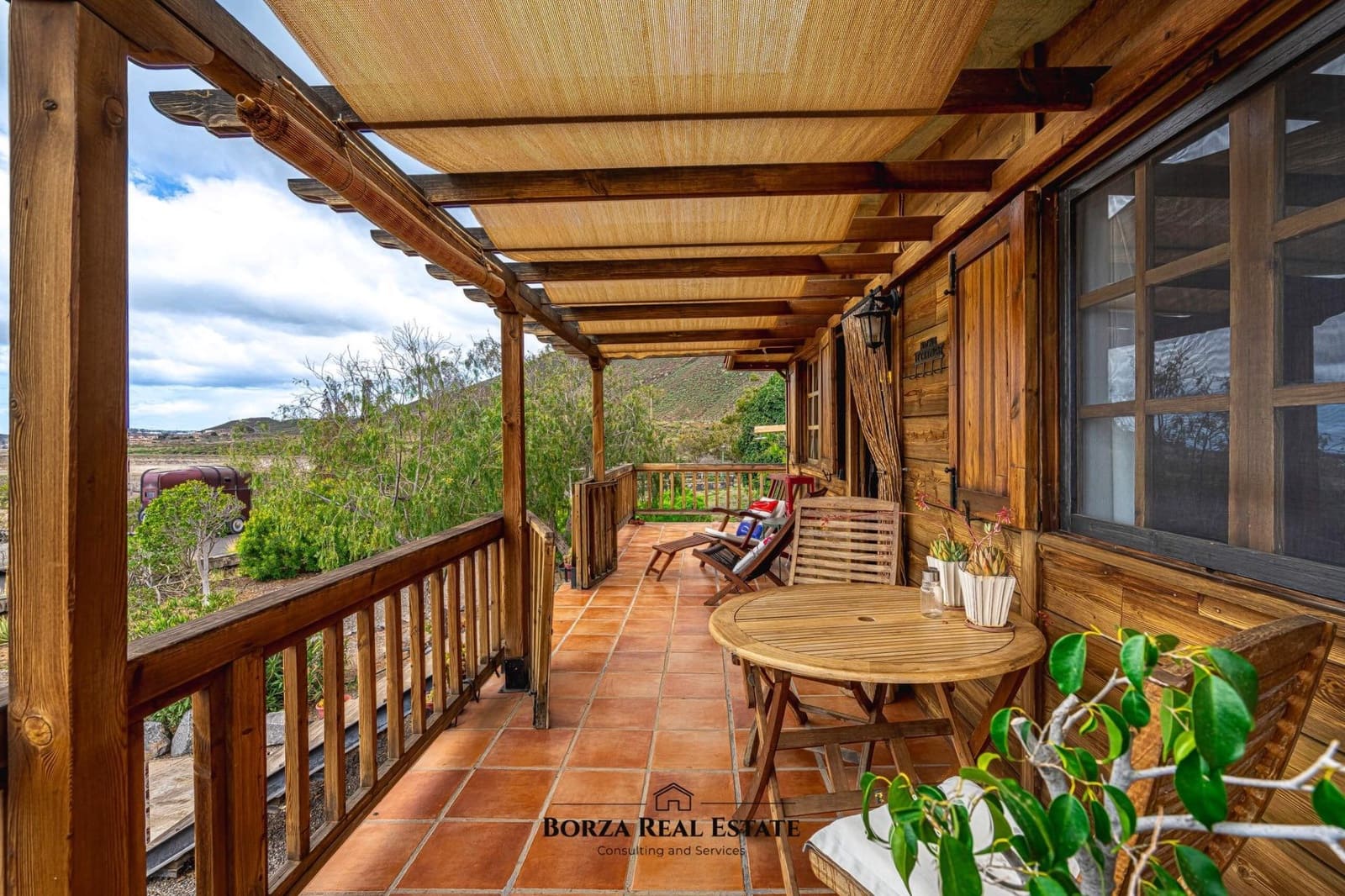 Casa de Madera de 2 habitaciones en San Isidro de Abona en alquiler - 1.500 € (Ref: 9806556)