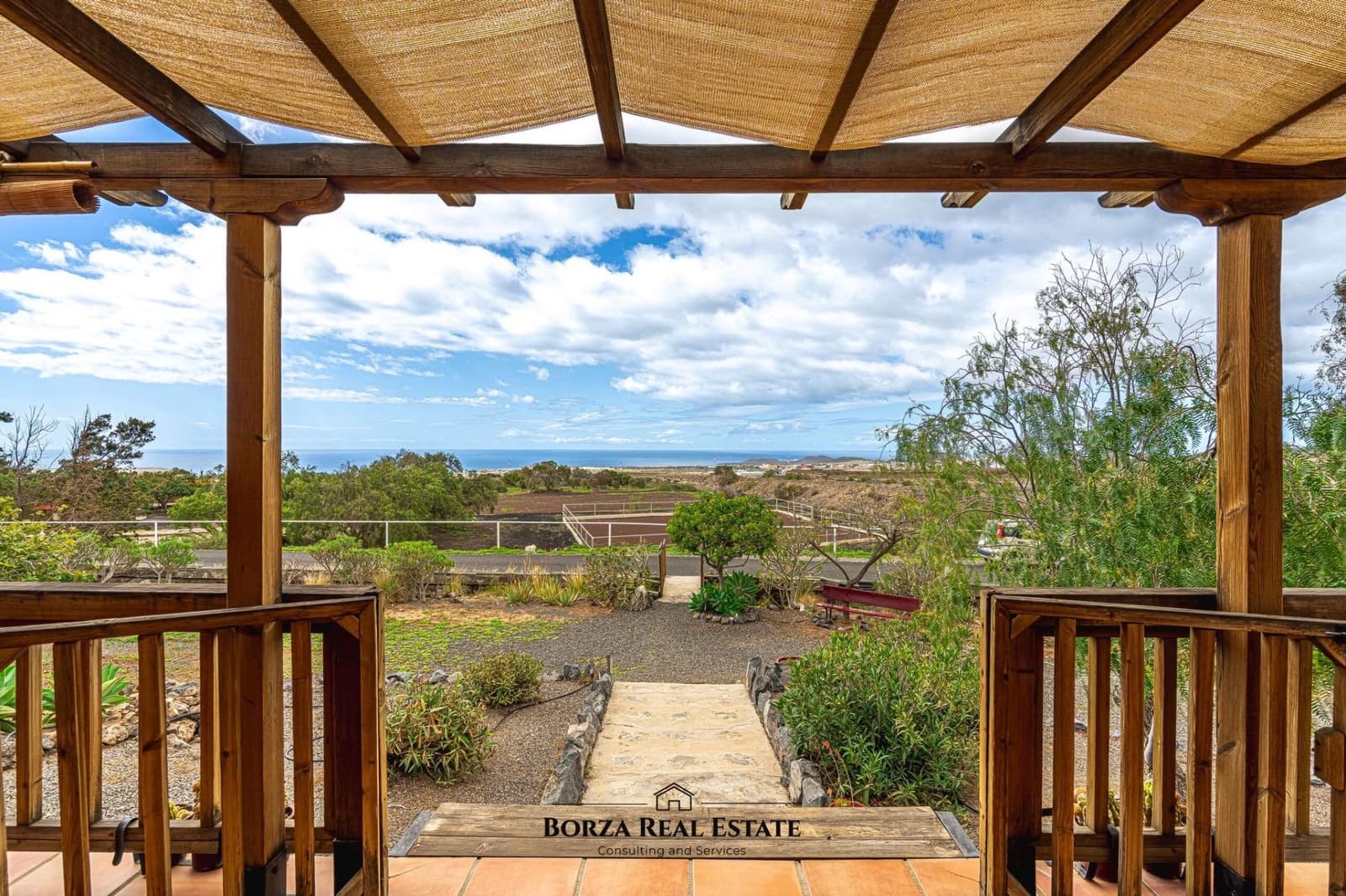 Casa de Madera de 2 habitaciones en San Isidro de Abona en alquiler - 1.500 € (Ref: 9806556)