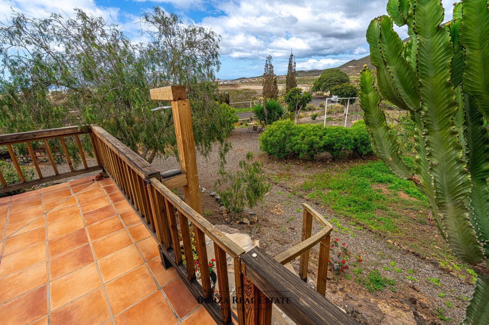 Casa de Madera de 2 habitaciones en San Isidro de Abona en alquiler - 1.500 € (Ref: 9806556)