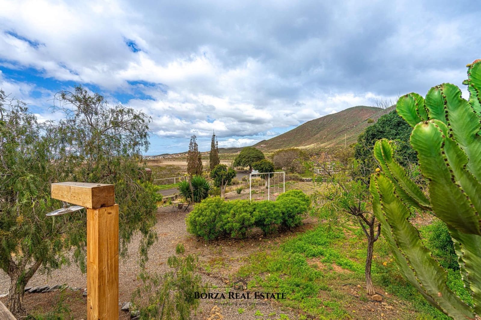 Casa de Madera de 2 habitaciones en San Isidro de Abona en alquiler - 1.500 € (Ref: 9806556)
