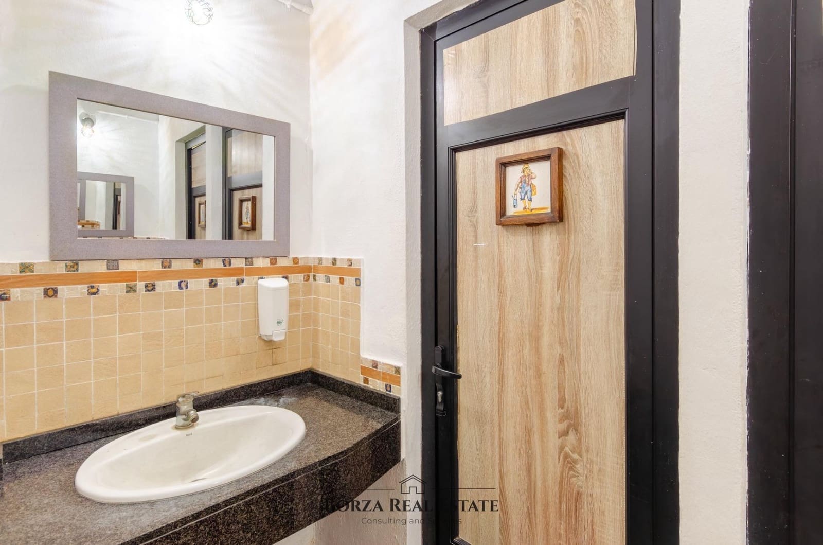 Comercial para arrendar em Adeje - 1 000 € (Ref: 9812233)