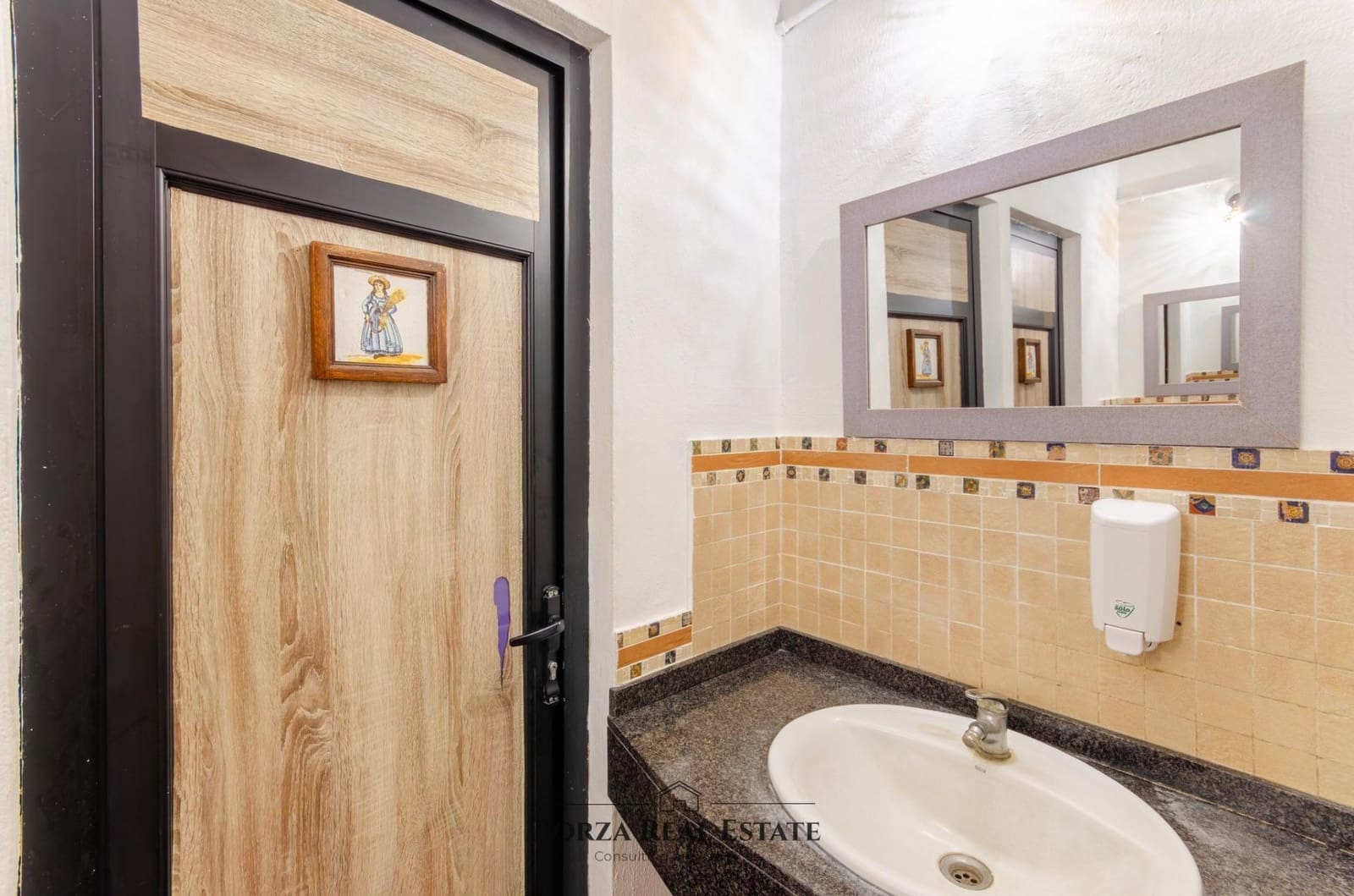 Comercial para arrendar em Adeje - 1 000 € (Ref: 9812233)