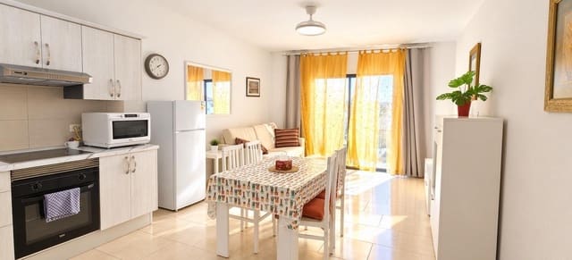 1 quarto Apartamento para arrendar em Torviscas Bajo, Adeje com piscina - 1 500 € (Ref: 9823007)