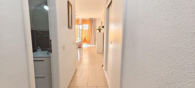 1 quarto Apartamento para arrendar em Torviscas Bajo, Adeje com piscina - 1 500 € (Ref: 9823007)