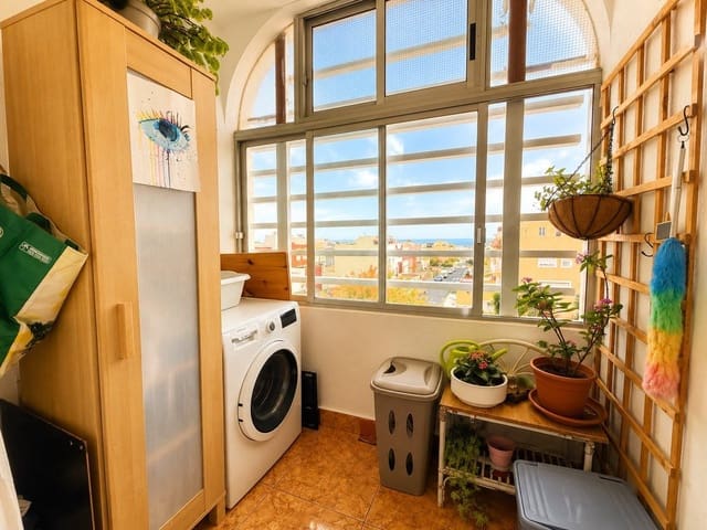 Apartamento de 3 habitaciones en Arona en alquiler con piscina - 1.500 € (Ref: 9823008)
