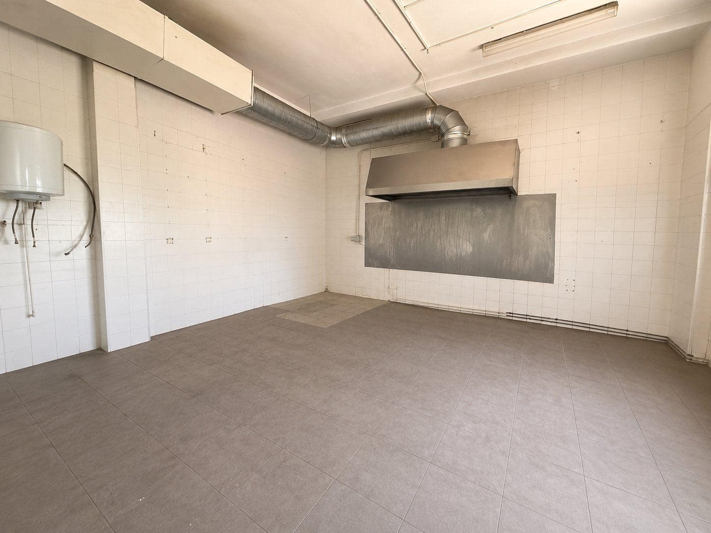 Commercieel te huur in Los Cristianos - € 3.900 (Ref: 9870241)