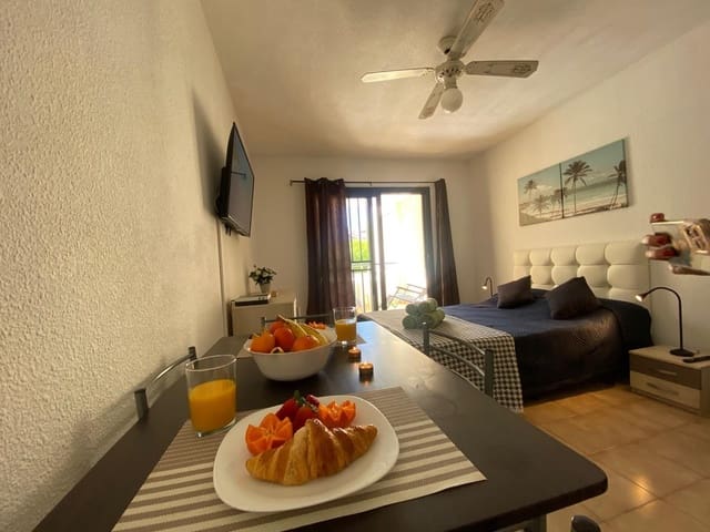 Studio do wynajęcia w Los Cristianos, Arona z basenem - 1 130 € (Ref: 9893981)