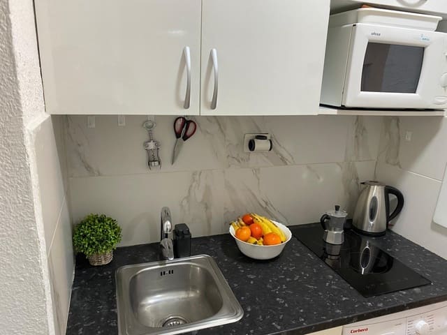 Studio do wynajęcia w Los Cristianos, Arona z basenem - 1 130 € (Ref: 9893981)