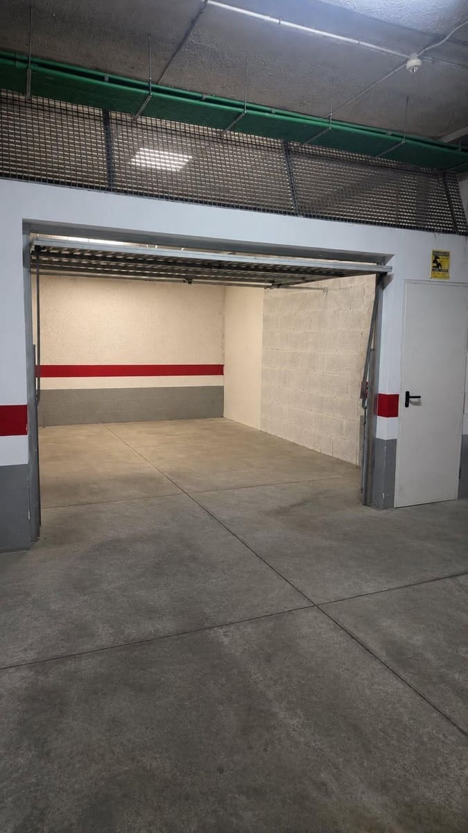 Autotalli vuokrattavana paikassa Palm-Mar - 330 € (Ref: 9908102)