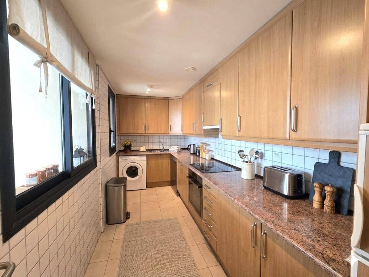 2 soverom Penthouse til salgs i Puerto Santiago med svømmebasseng garasje - € 670 000 (Ref: 9920529)