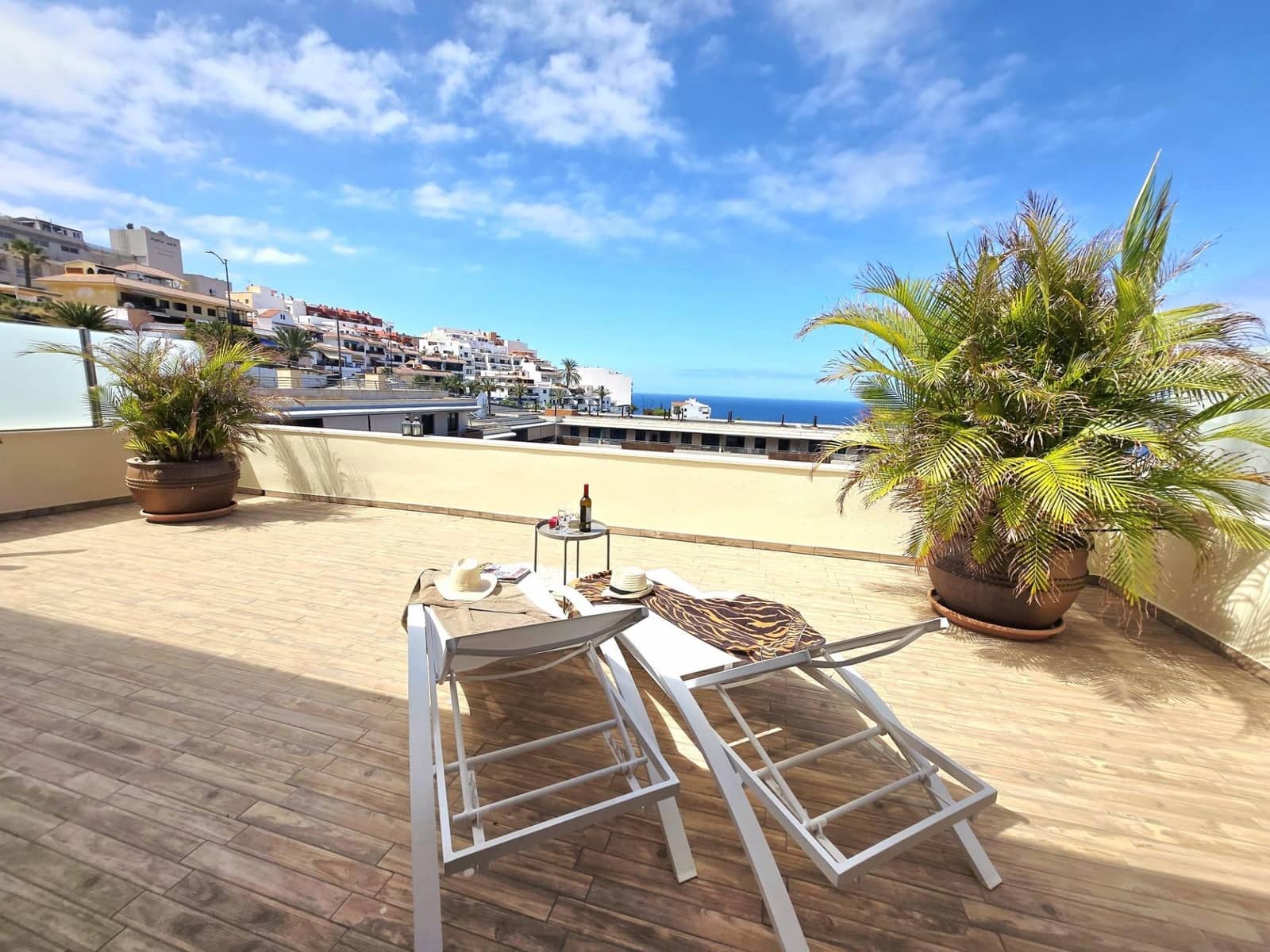2 soverom Penthouse til salgs i Puerto Santiago med svømmebasseng garasje - € 670 000 (Ref: 9920529)