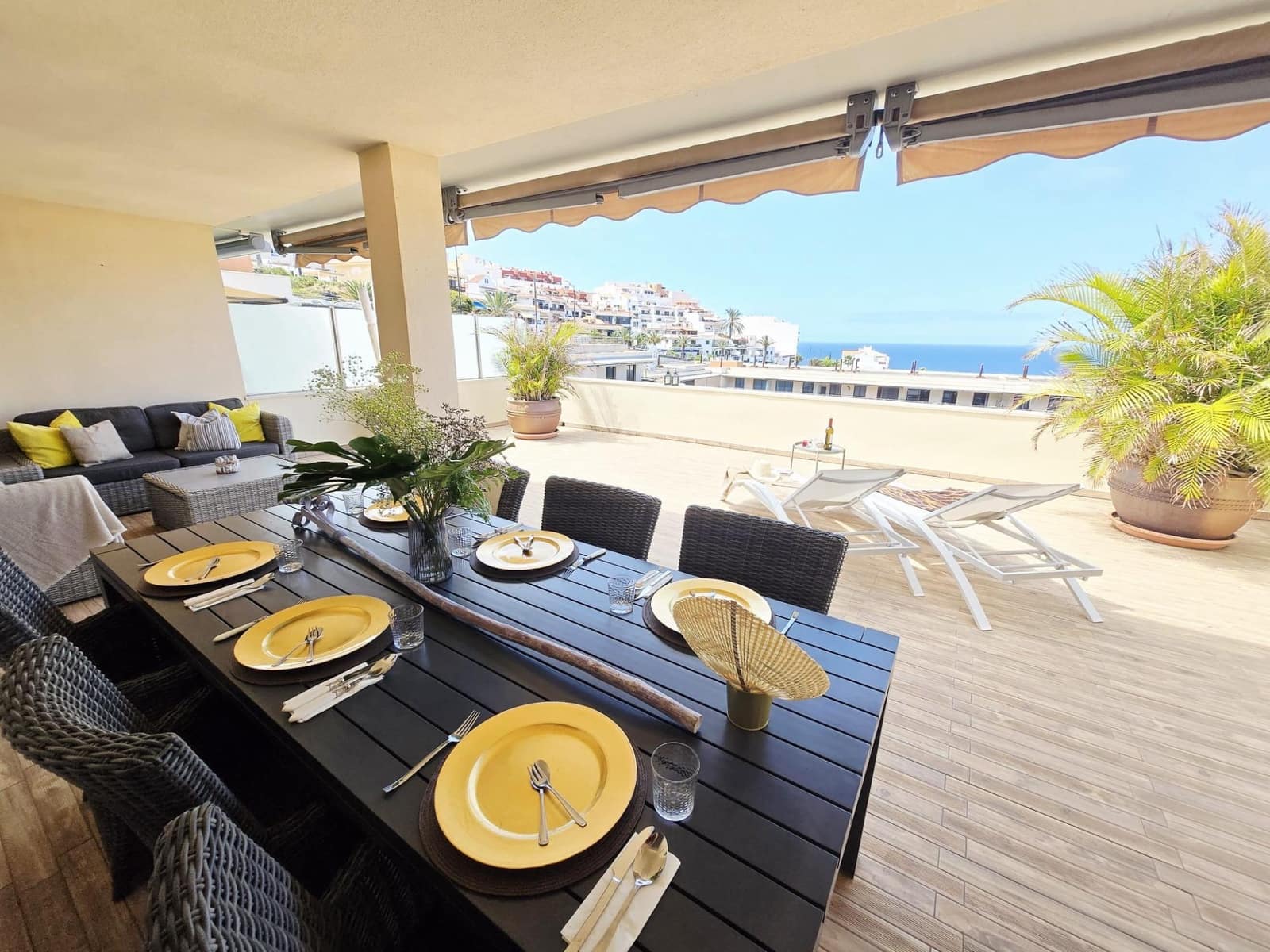 2 soverom Penthouse til salgs i Puerto Santiago med svømmebasseng garasje - € 670 000 (Ref: 9920529)