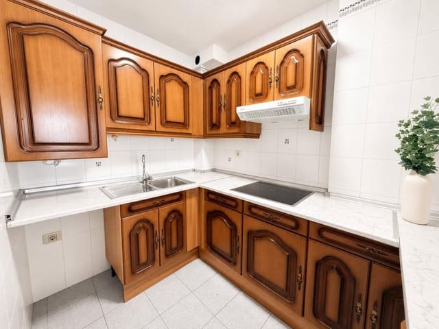 1 quarto Apartamento para arrendar em Los Cristianos, Arona - 1 150 € (Ref: 9924660)