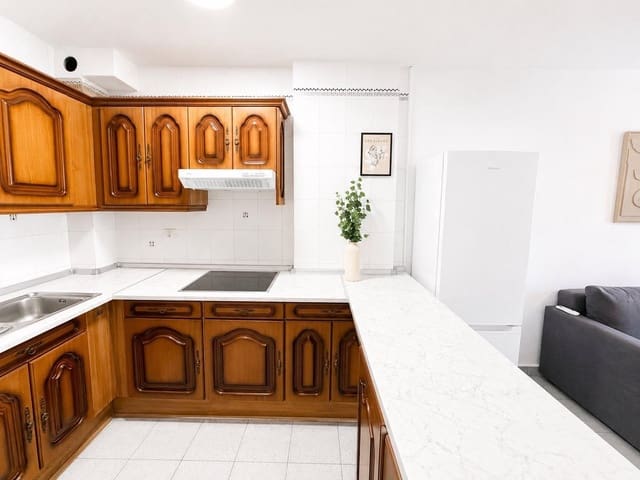 1 quarto Apartamento para arrendar em Los Cristianos, Arona - 1 150 € (Ref: 9924660)