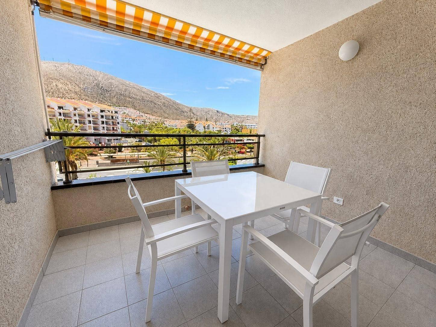 1 quarto Apartamento para arrendar em Los Cristianos - 1 150 € (Ref: 9924660)