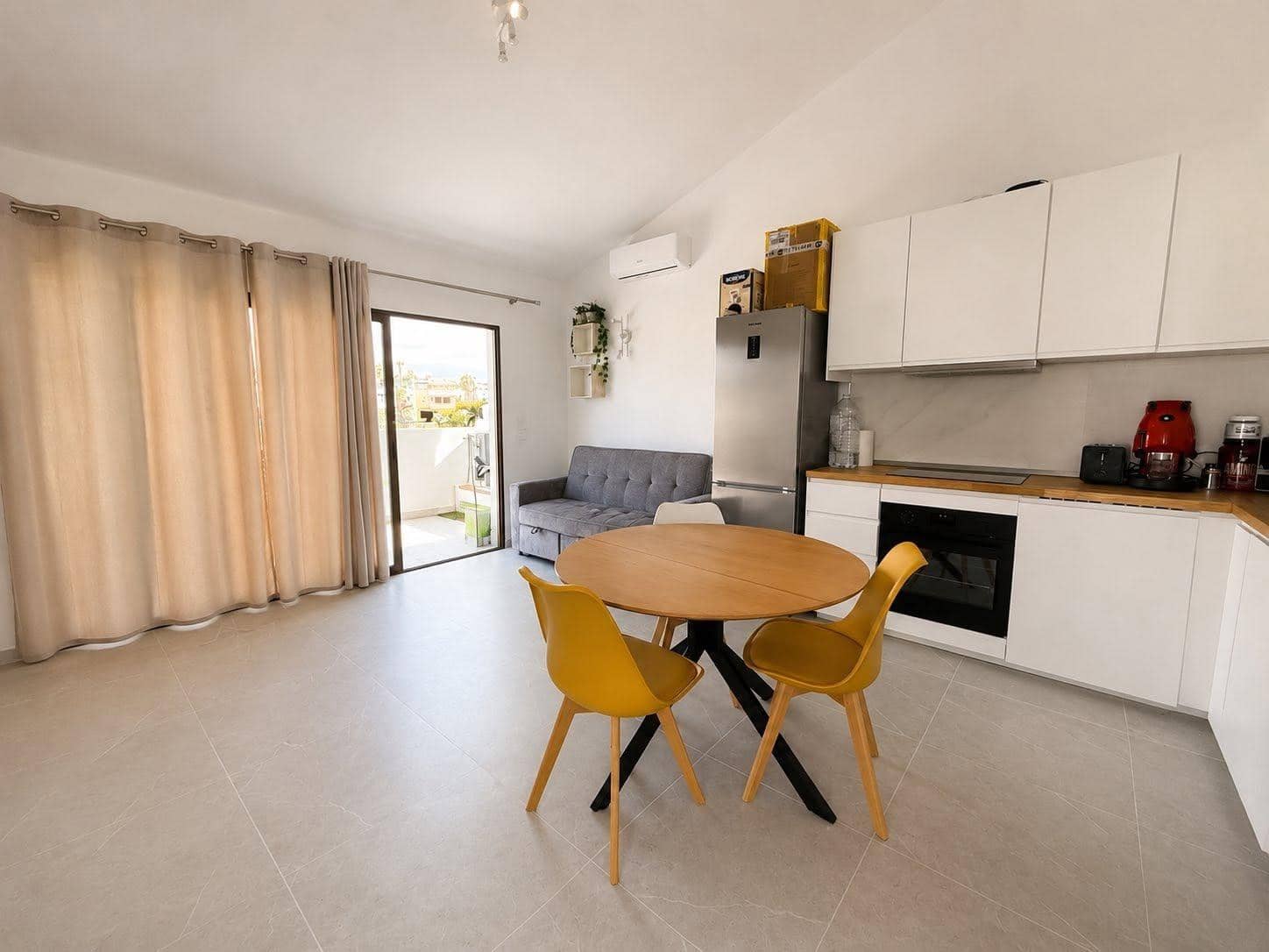 1 makuuhuone Huoneisto vuokrattavana paikassa San Miguel de Abona mukana uima-altaan - 1 200 € (Ref: 9934295)