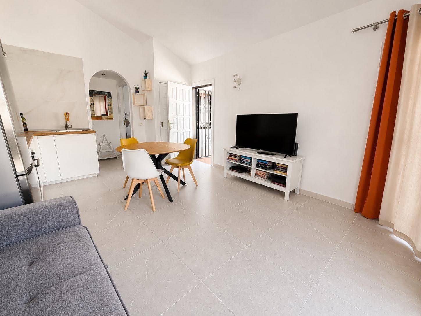 1 makuuhuone Huoneisto vuokrattavana paikassa San Miguel de Abona mukana uima-altaan - 1 200 € (Ref: 9934295)
