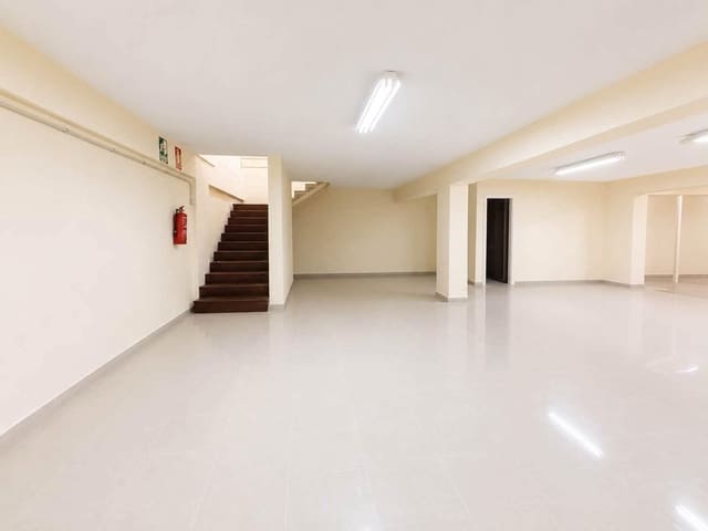 Erhverv til leje i Puerto de la Cruz - € 4.000 (Ref: 9940057)