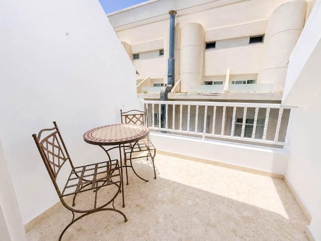 Appartement de 2 chambres à louer à Puerto Santiago, Santiago del Teide - 1 200 € (Ref: 9954301)