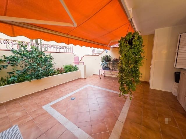 3 sovrum Radhus till salu i Casco Urbano, Adeje med pool garage - 695 000 € (Ref: 9975518)