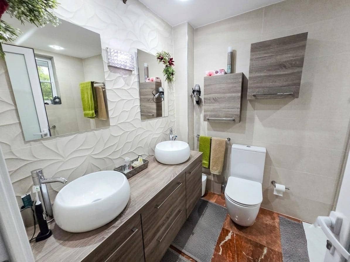 Adosado de 3 habitaciones en Adeje en venta con piscina garaje - 695.000 € (Ref: 9975518)