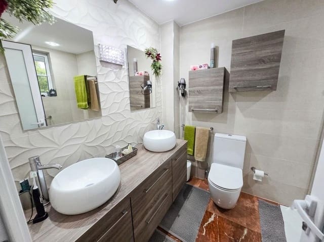 3 sovrum Radhus till salu i Casco Urbano, Adeje med pool garage - 695 000 € (Ref: 9975518)