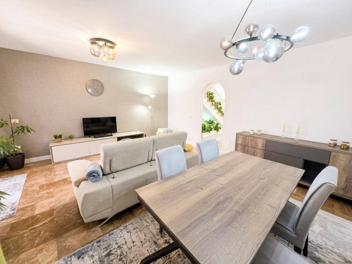 3 quarto Moradia em Banda para venda em Adeje com piscina garagem - 695 000 € (Ref: 9975518)