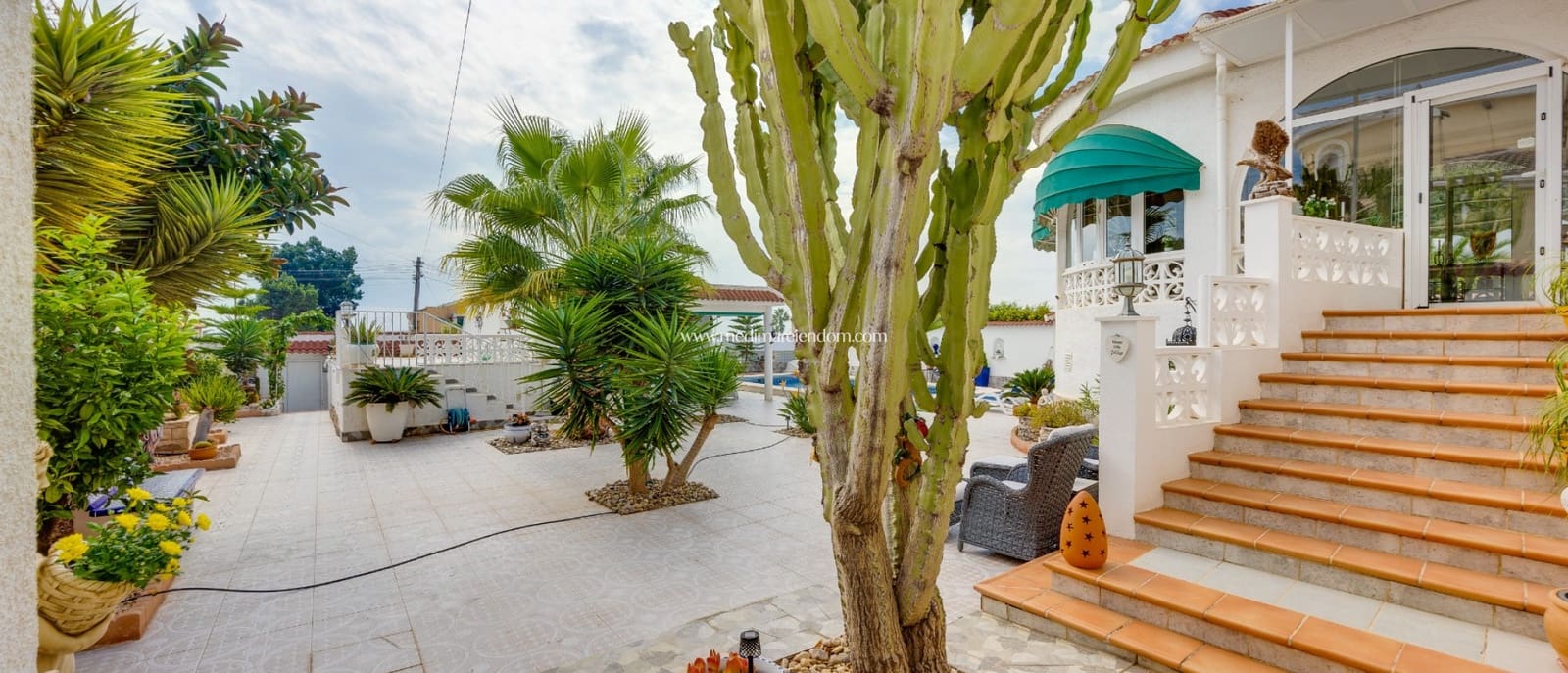 4 bedroom Villa for sale in Ciudad Quesada with pool garage - € 549,000 (Ref: 10162592)
