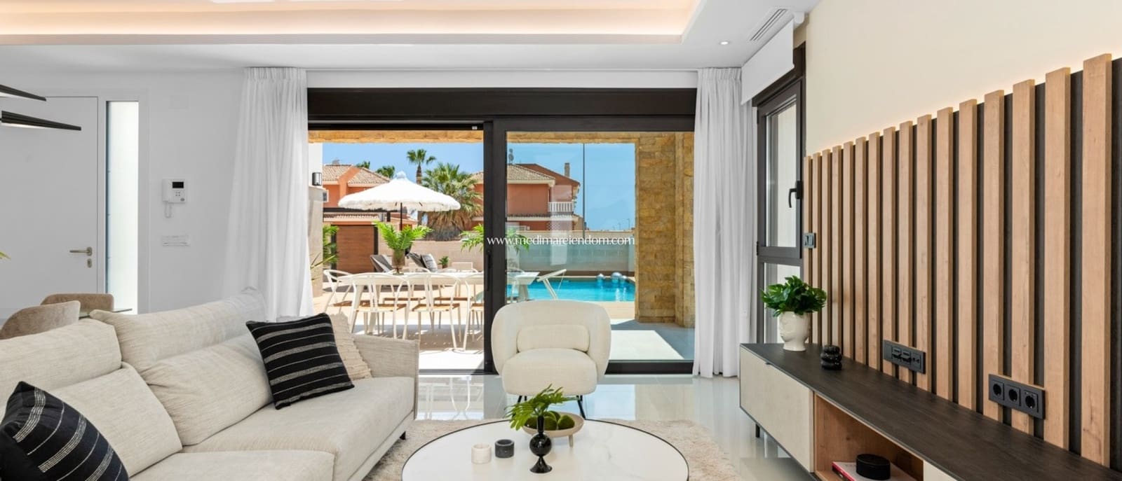 3 makuuhuone Huvila myytävänä paikassa Ciudad Quesada mukana uima-altaan 
autotalli - 869 555 € (Ref: 7042073)