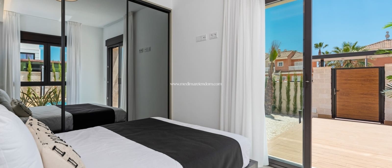 3 makuuhuone Huvila myytävänä paikassa Ciudad Quesada mukana uima-altaan 
autotalli - 869 555 € (Ref: 7042073)