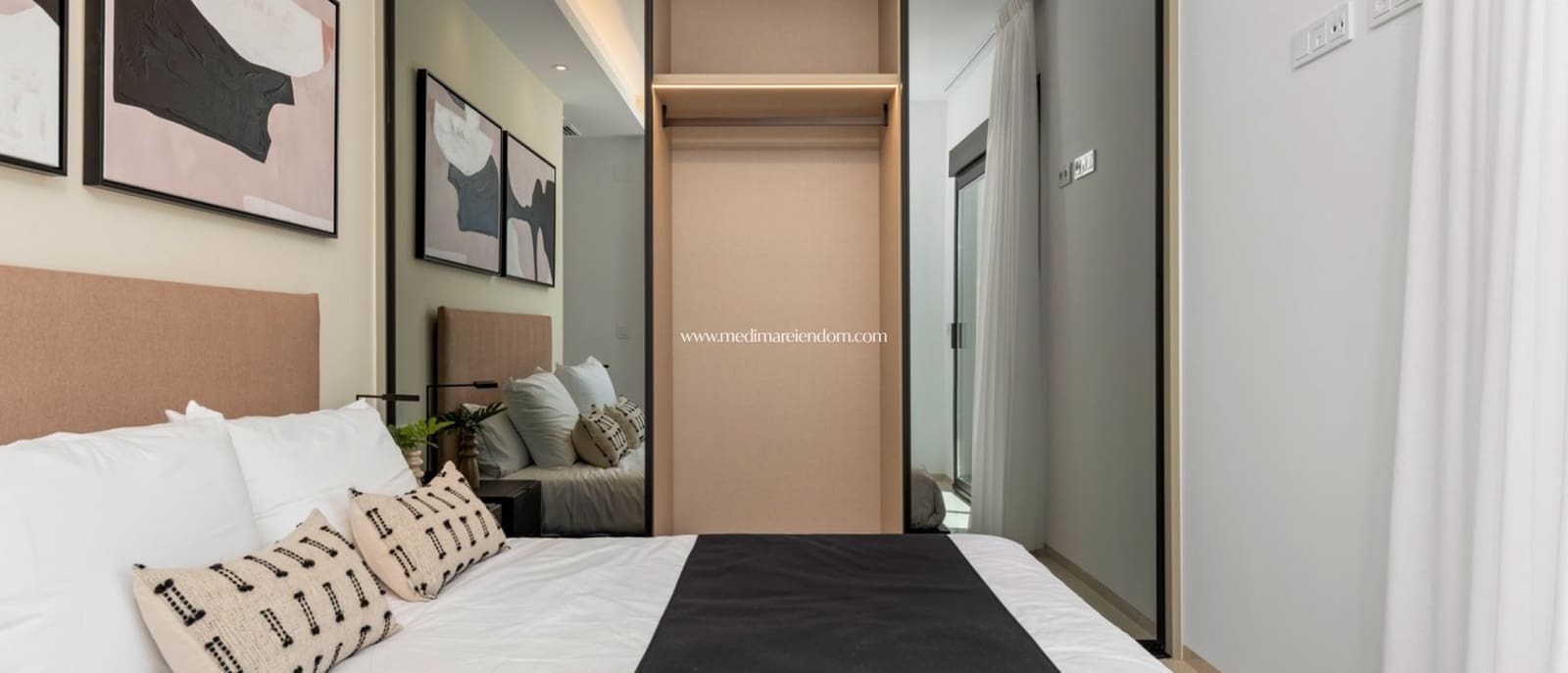 3 makuuhuone Huvila myytävänä paikassa Ciudad Quesada mukana uima-altaan 
autotalli - 869 555 € (Ref: 7042073)