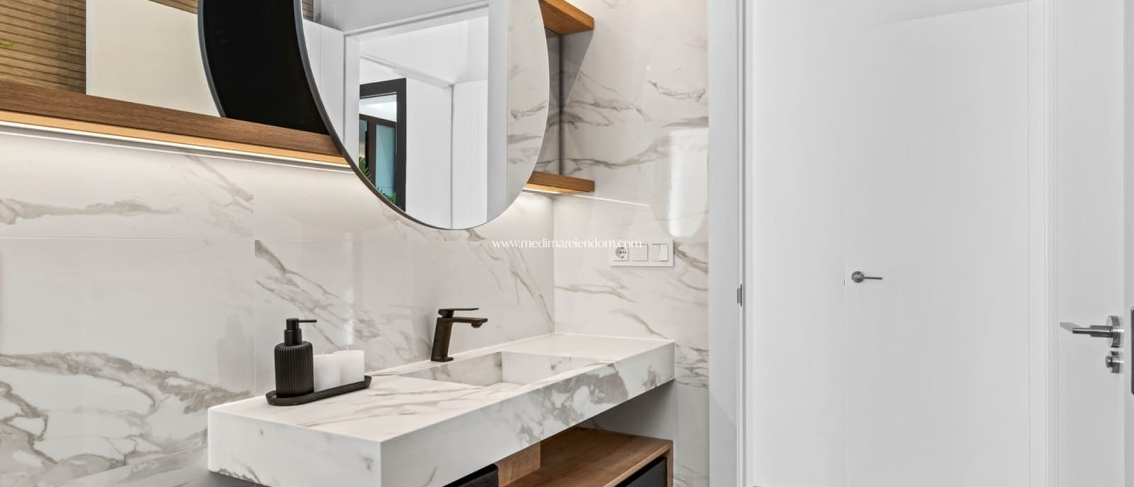 3 makuuhuone Huvila myytävänä paikassa Ciudad Quesada mukana uima-altaan 
autotalli - 869 555 € (Ref: 7042073)