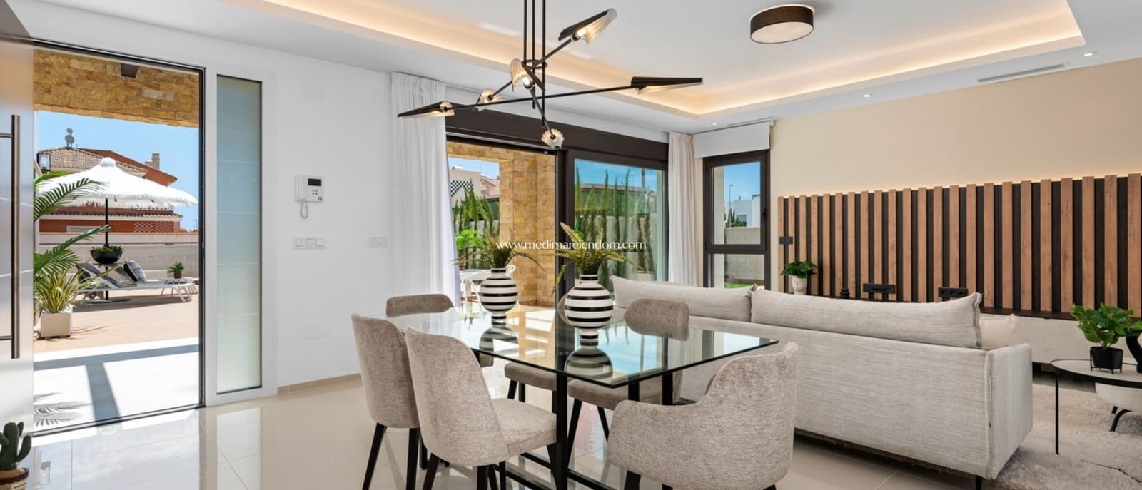 3 makuuhuone Huvila myytävänä paikassa Ciudad Quesada mukana uima-altaan 
autotalli - 869 555 € (Ref: 7042073)