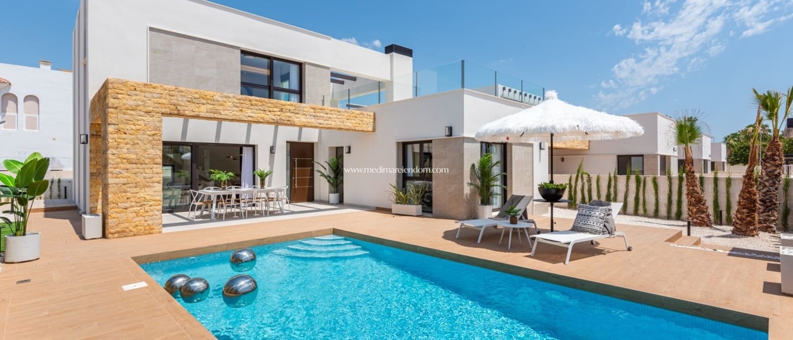 3 makuuhuone Huvila myytävänä paikassa Ciudad Quesada mukana uima-altaan 
autotalli - 869 555 € (Ref: 7042073)