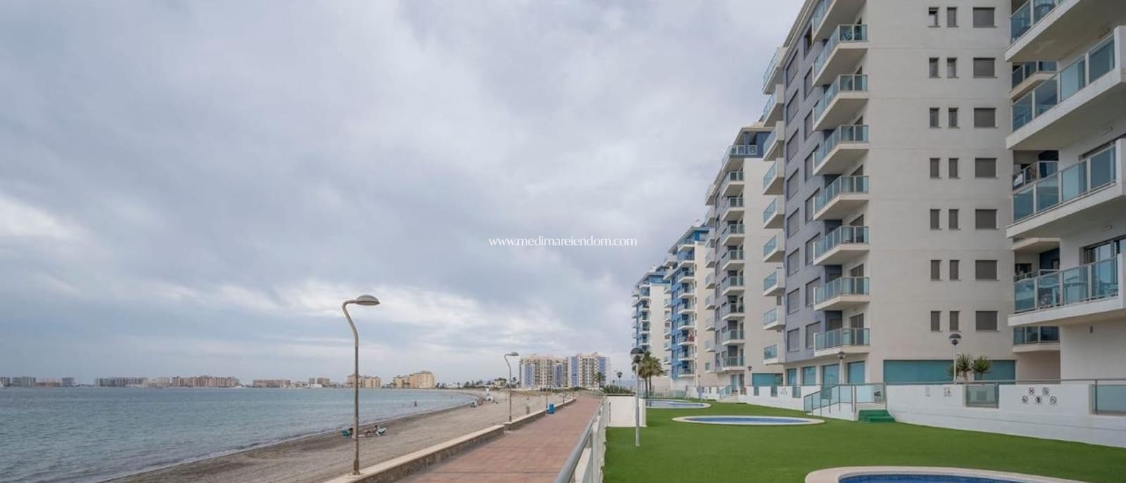 4 soveværelse Lejlighed til salg i La Manga del Mar Menor med swimmingpool garage - € 350.000 (Ref: 9309308)