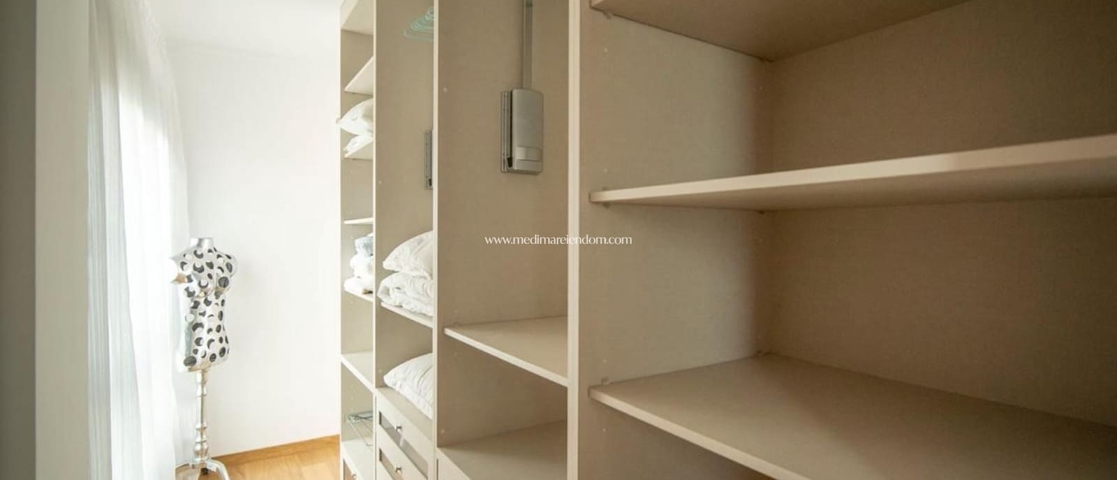 4 soveværelse Lejlighed til salg i La Manga del Mar Menor med swimmingpool garage - € 350.000 (Ref: 9309308)