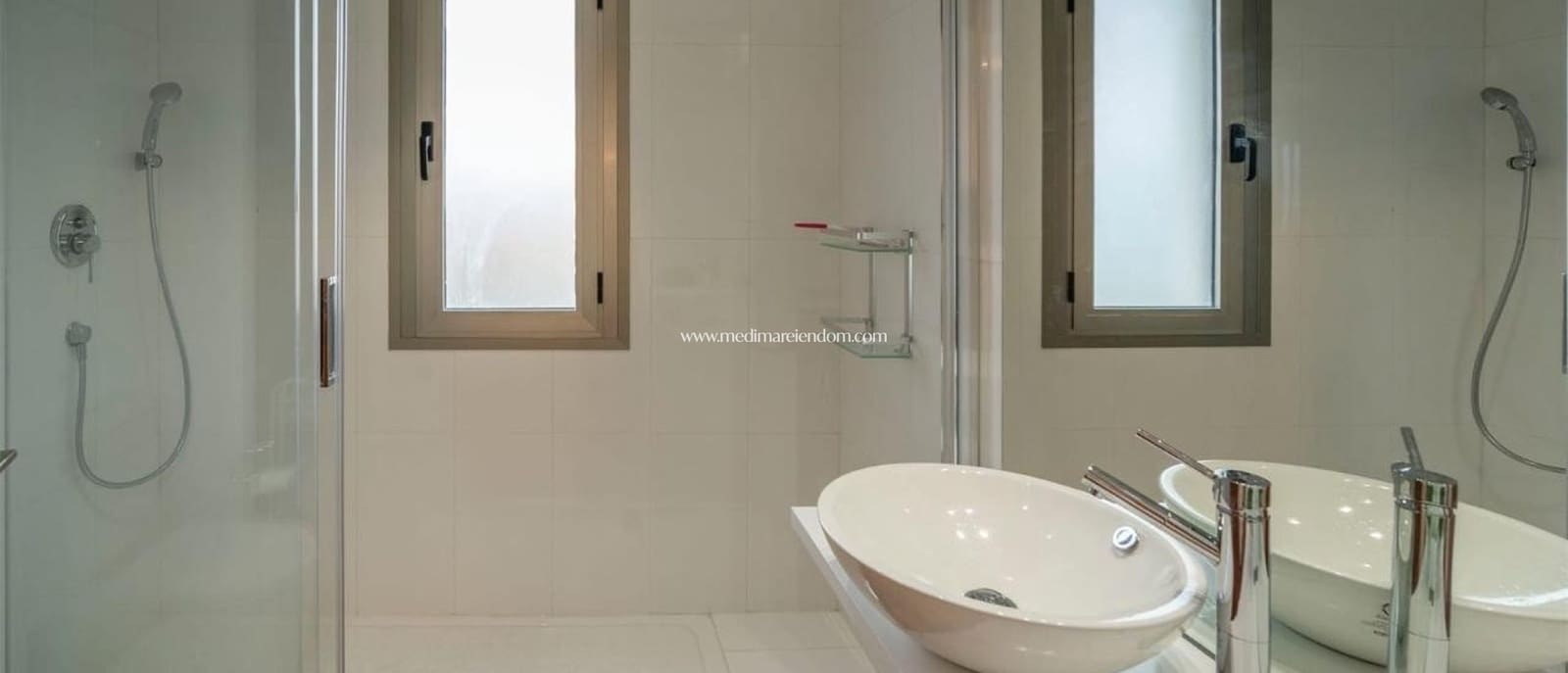 4 soveværelse Lejlighed til salg i La Manga del Mar Menor med swimmingpool garage - € 350.000 (Ref: 9309308)