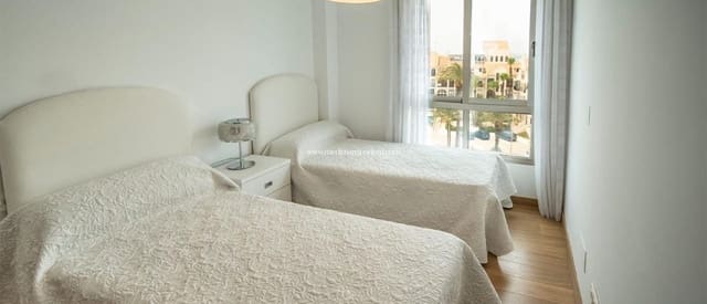 4 chambre Appartement à vendre à La Manga del Mar Menor avec piscine garage - 430 000 € (Ref: 9309308)