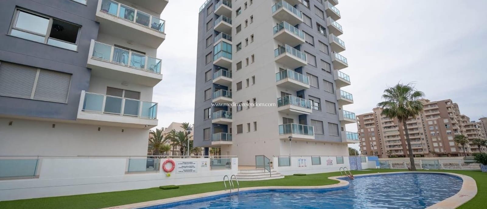 4 soveværelse Lejlighed til salg i La Manga del Mar Menor med swimmingpool garage - € 350.000 (Ref: 9309308)