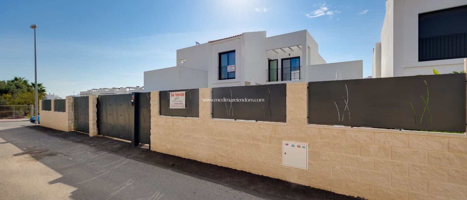 4 bedroom Villa for sale in Ciudad Quesada with pool garage - € 599,000 (Ref: 9329887)