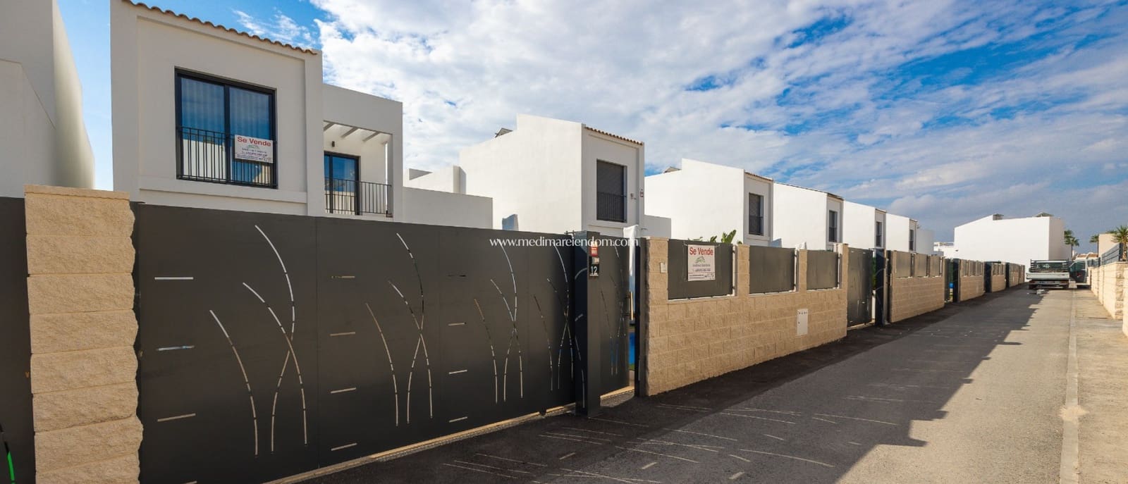 4 bedroom Villa for sale in Ciudad Quesada with pool garage - € 599,000 (Ref: 9329887)