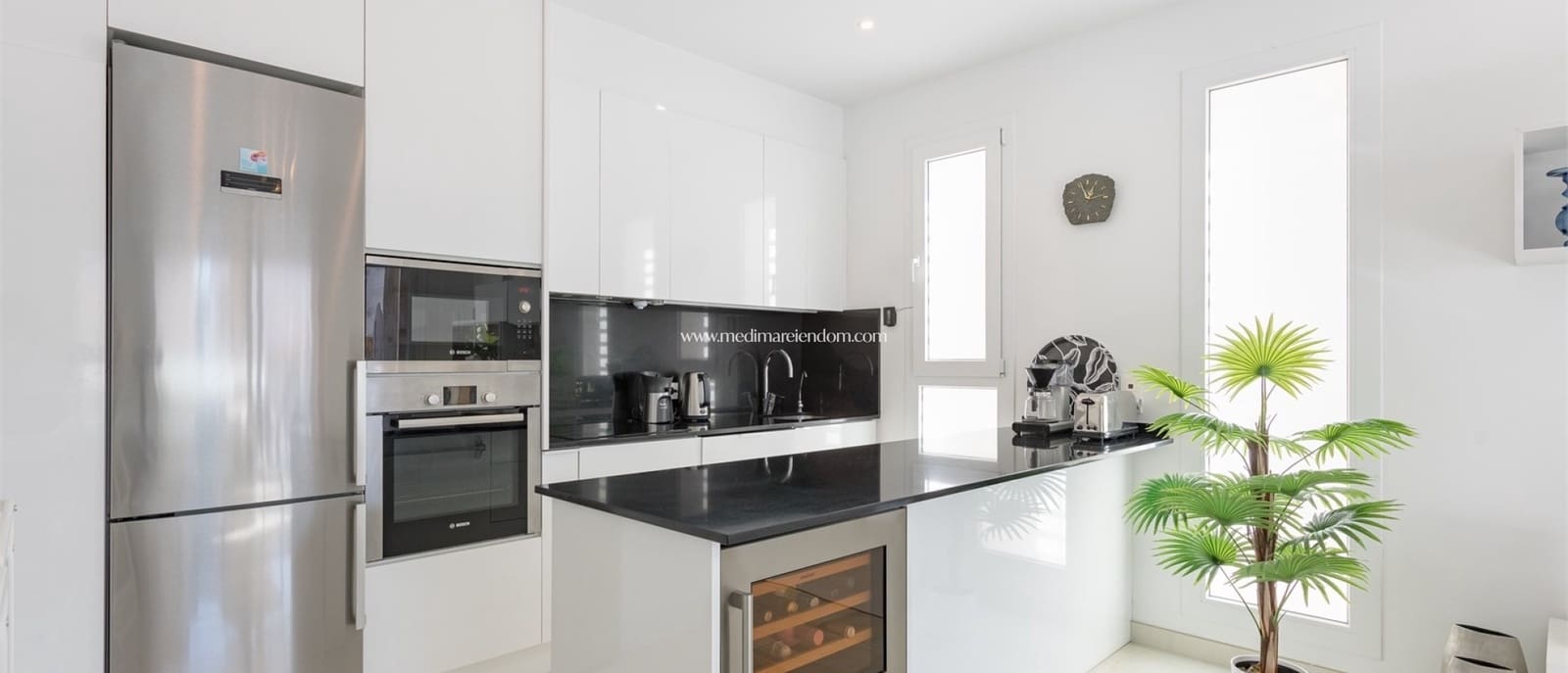 4 slaapkamer Villa te koop in Torrevieja met zwembad garage - € 750.000 (Ref: 9405800)