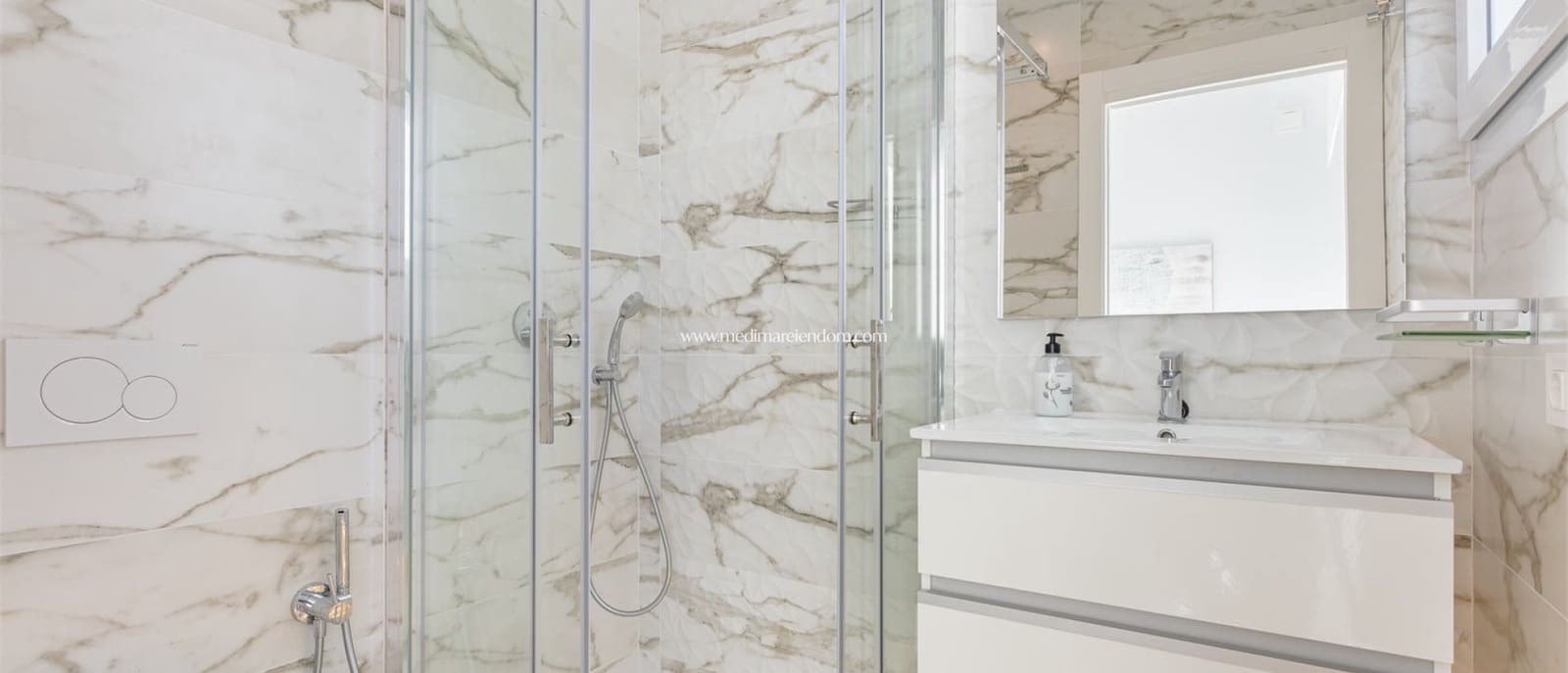 4 slaapkamer Villa te koop in Torrevieja met zwembad garage - € 750.000 (Ref: 9405800)