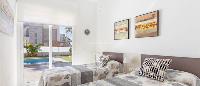 4 sypialnia Willa na sprzedaż w Miramar - Torre del Moro, Torrevieja z basenem garażem - 750 000 € (Ref: 9405800)