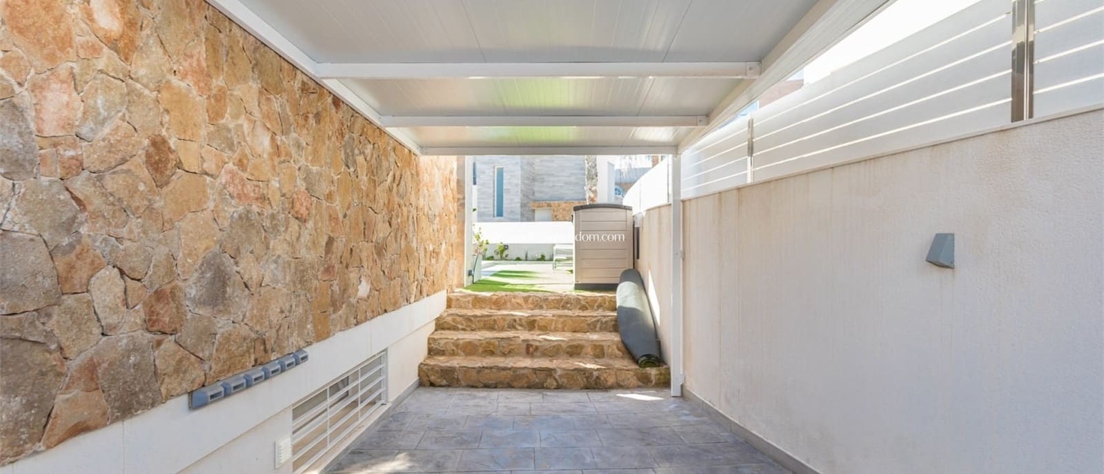 4 slaapkamer Villa te koop in Torrevieja met zwembad garage - € 750.000 (Ref: 9405800)