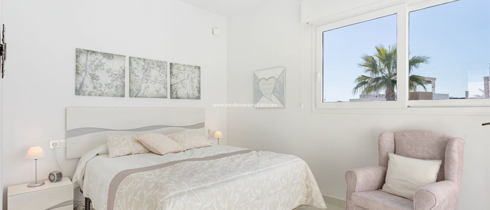 4 slaapkamer Villa te koop in Torrevieja met zwembad garage - € 750.000 (Ref: 9405800)